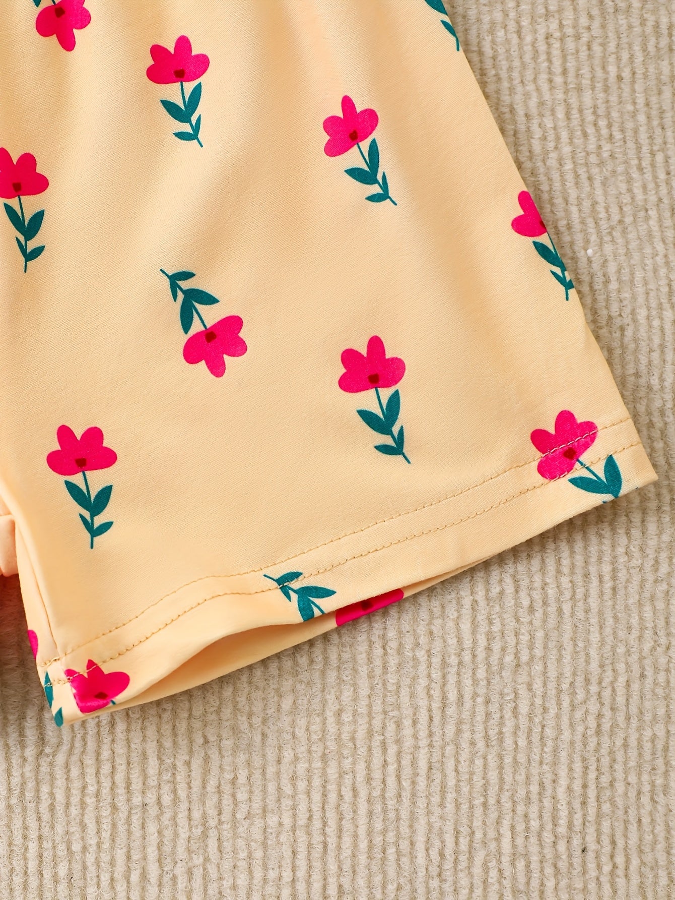 Ten-Piece Set of Girls' Casual Elephant Print Pattern Soft and Comfortable Needle Fabric Short Sleeve Shirt and Shorts Outfit, Perfect for Outdoor