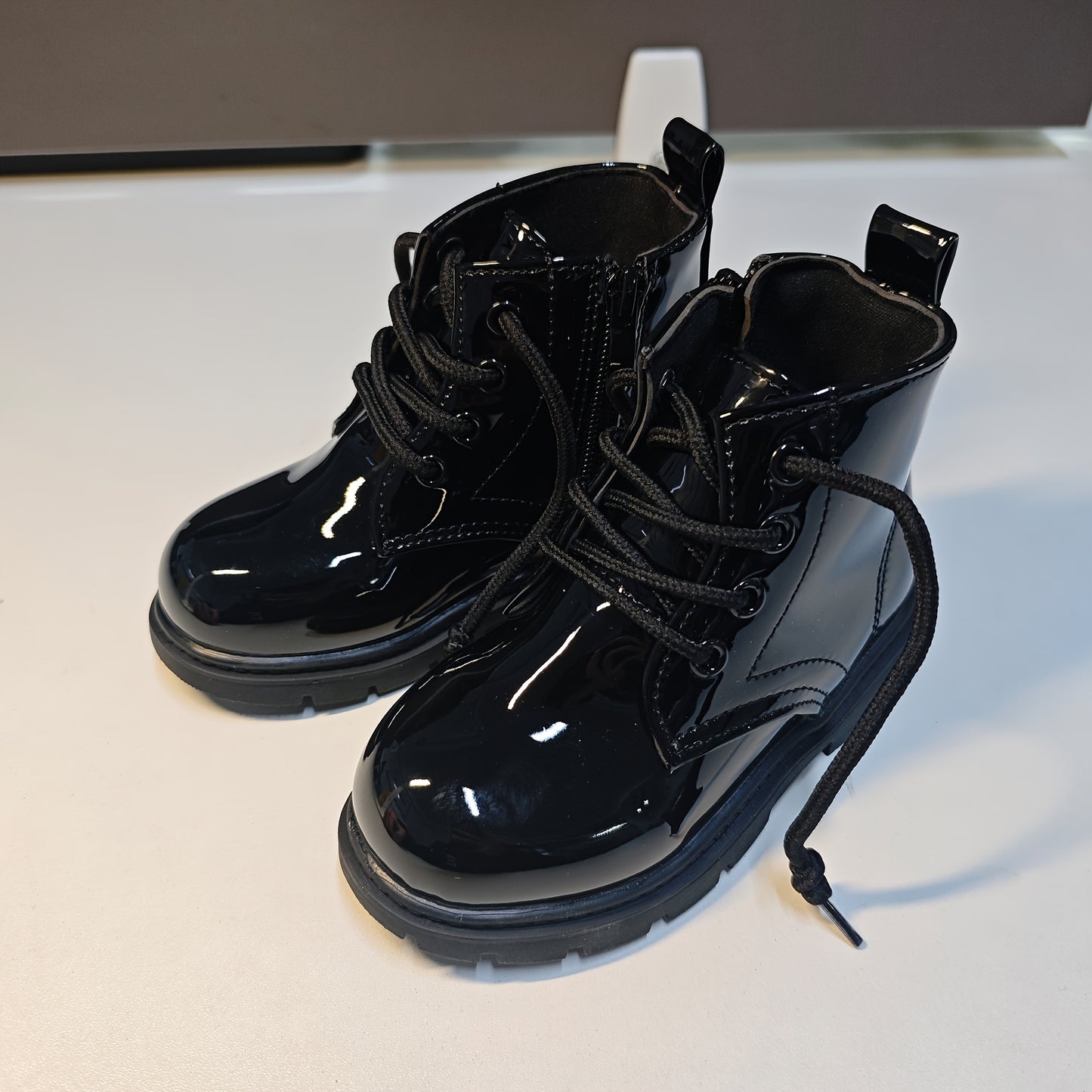 Preppy Style Solid Color Low Top Sneakers for Girls with Zipper Closure and Rubber Sole