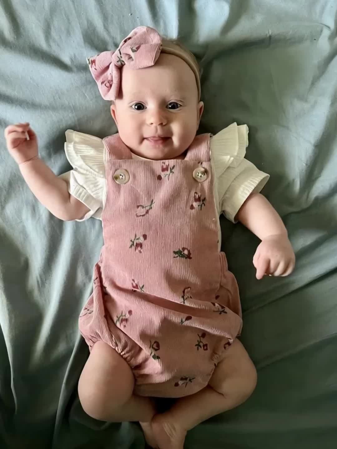 KUKITTY Baby Girl Newborn Summer Outfit - Soft Pink Ruffled Sleeve Romper with Matching Headband, Breathable Snap Snap & Soft Fabric Shorts, Casual Casual Attire, Perfect for Outdoor