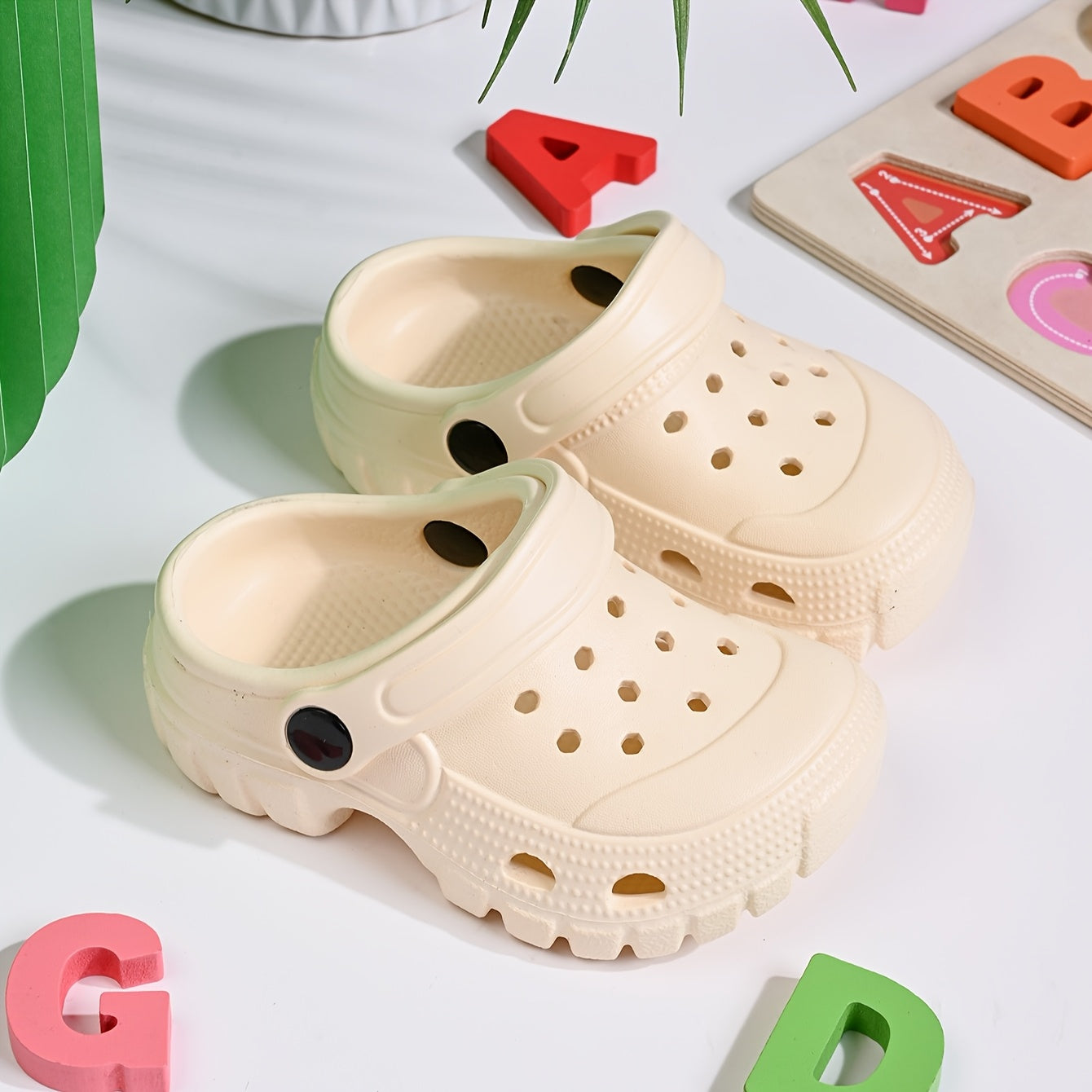 Kids' EVA Clogs - Breathable & Lightweight Thick Sole Shoes for Boys and Girls, Casual Street Style, Solid Color, All-Season Comfort, Easy Slip-On Design, Non-Slip Rubber Sole, Hand Washable, Cute Shoe