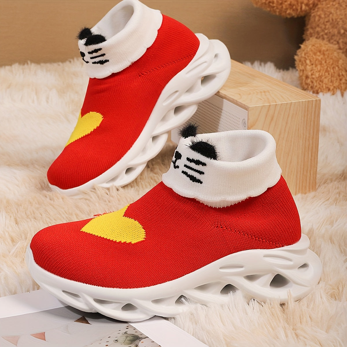 Youngsters Slip-On Sneakers Lightweight Breathable Knit Low-Top Sports Shoes for Kids