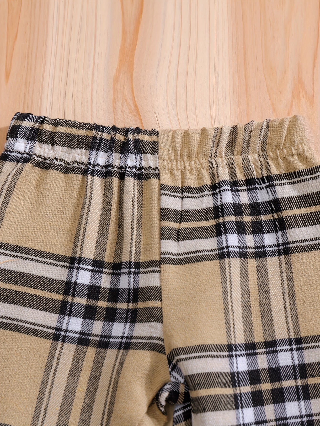 Two Piece Baby Set With Cartoon Bear Pattern And Embroidered Checkered Patches For Spring