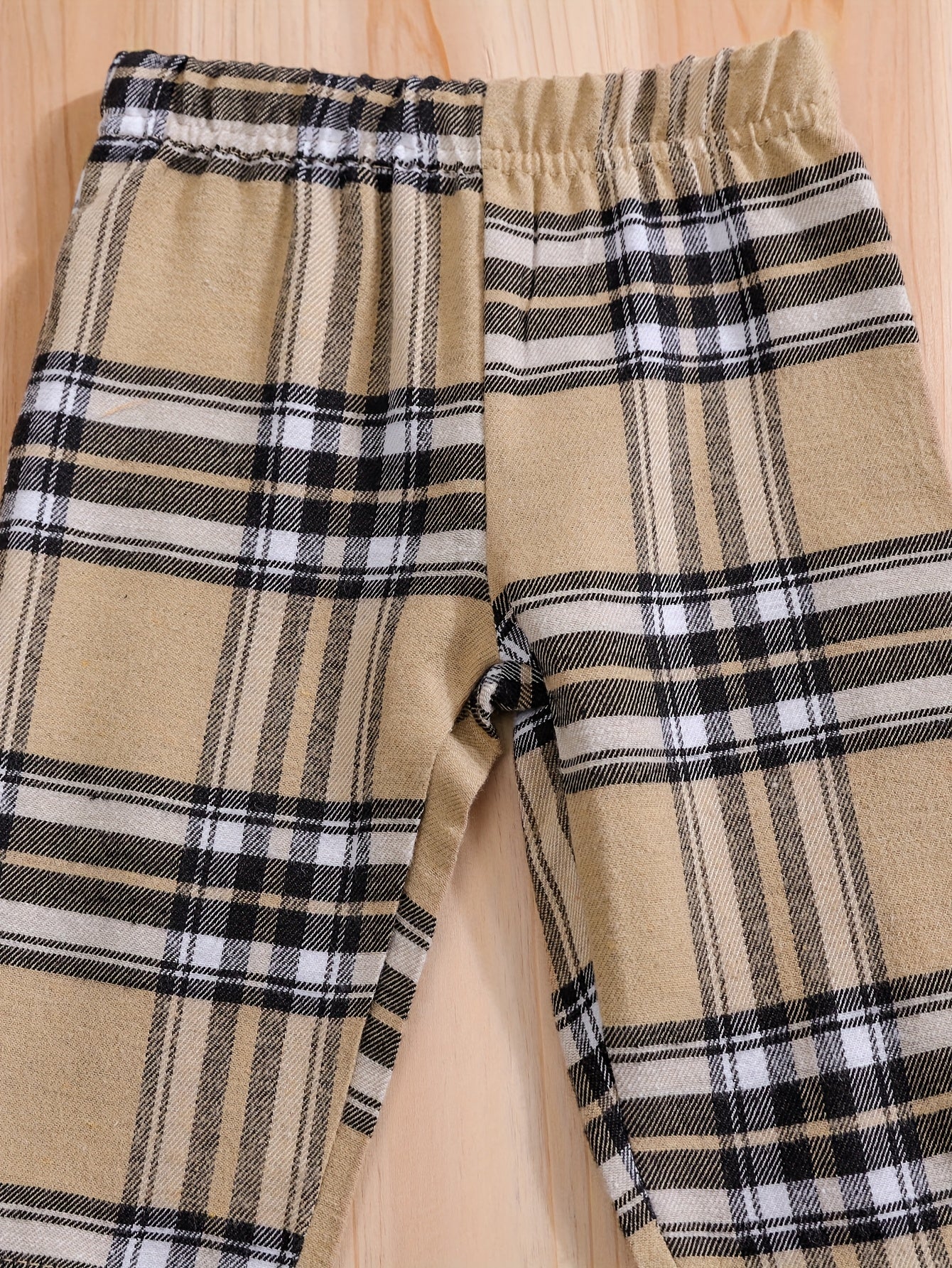 Two Piece Baby Set With Cartoon Bear Pattern And Embroidered Checkered Patches For Spring