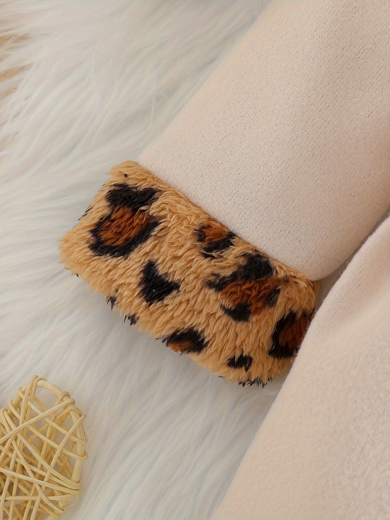 Baby Clothing, Baby Products, Back-to-school Season Small Gifts For Baby Girls, Solid Colors, Versatile For Autumn And Winter, Leopard Print Plush Lapel Bow Coat, Suitable For Festivals And School Days, Back-to-school Season