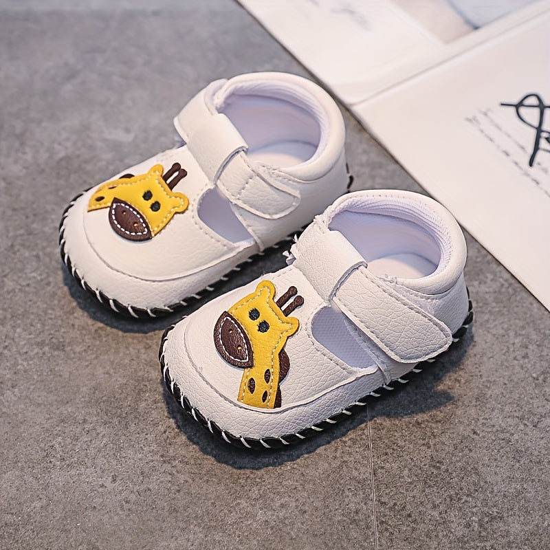 Soft-soled children's sandals 0-1 years old spring, summer and autumn anti-slip breathable head covering toddler shoes 0-6-12 months no falling baby shoes suitable for both men and women
