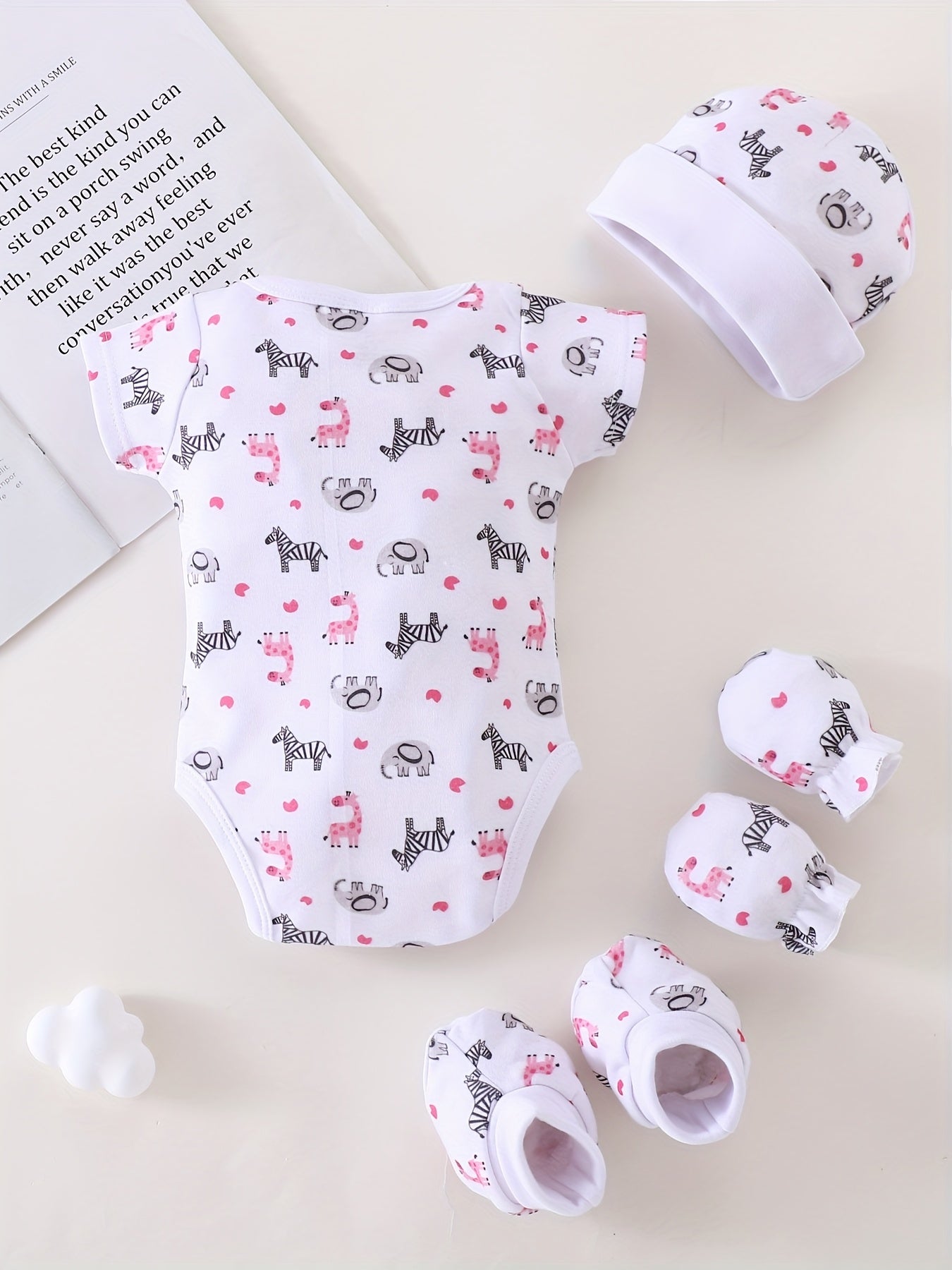 4pcs Set Children's Triangle Romper Baby Summer Fashion Short Sleeve Onesie 0.0-9.84ft Cute Giraffe Zebra Pattern Casual Bodysuit + Hat + Gloves + Socks, Newborn Gift Set, Perfect for Outdoor