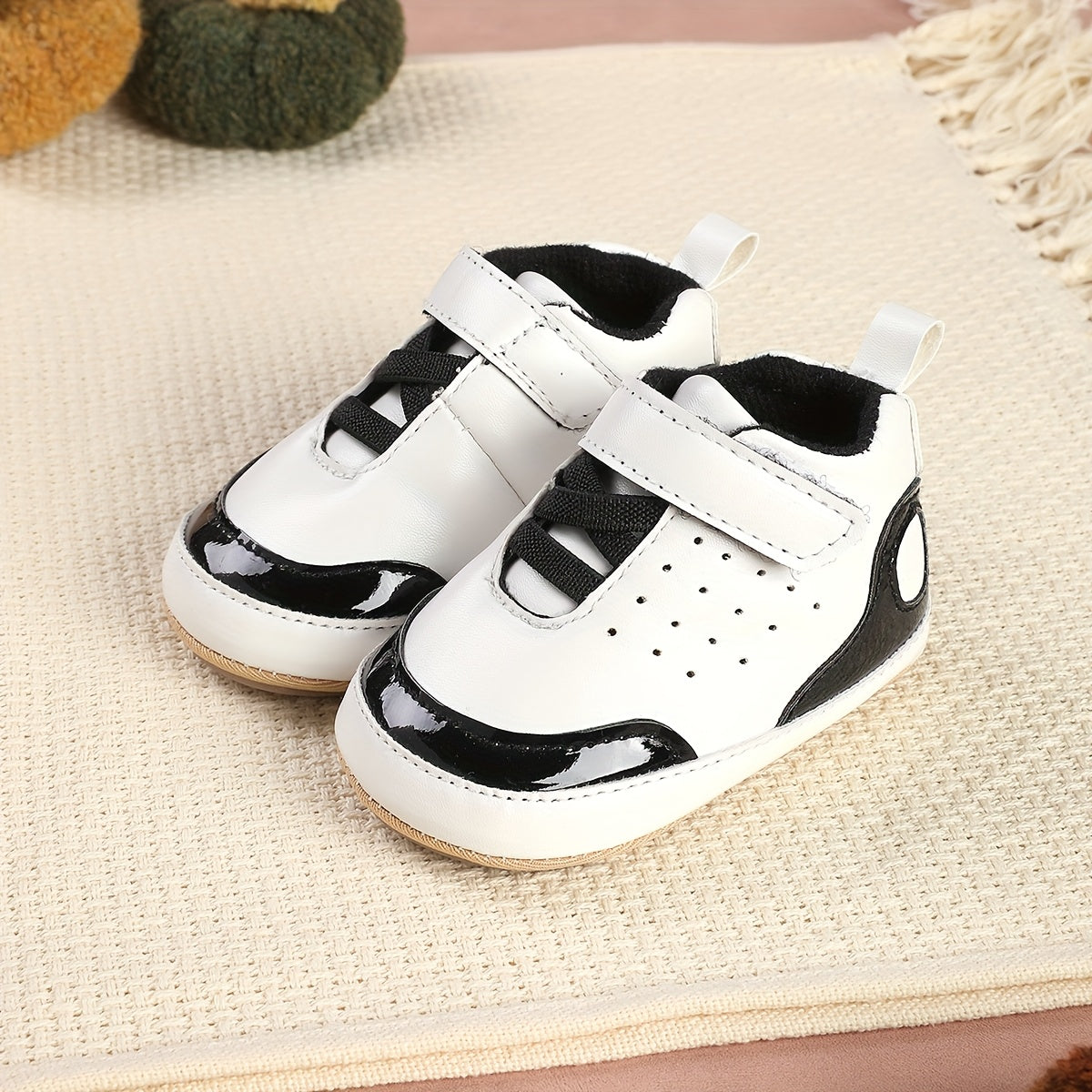 Baby Toddler Shoes 0-12 Months Non Slip Closure Breathable White Color Block Sneakers