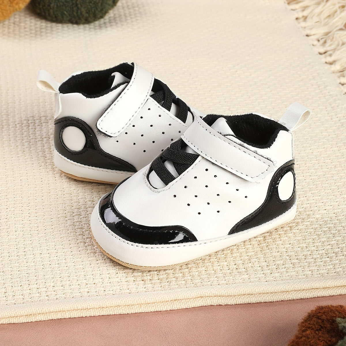 Baby Toddler Shoes 0-12 Months Non Slip Closure Breathable White Color Block Sneakers