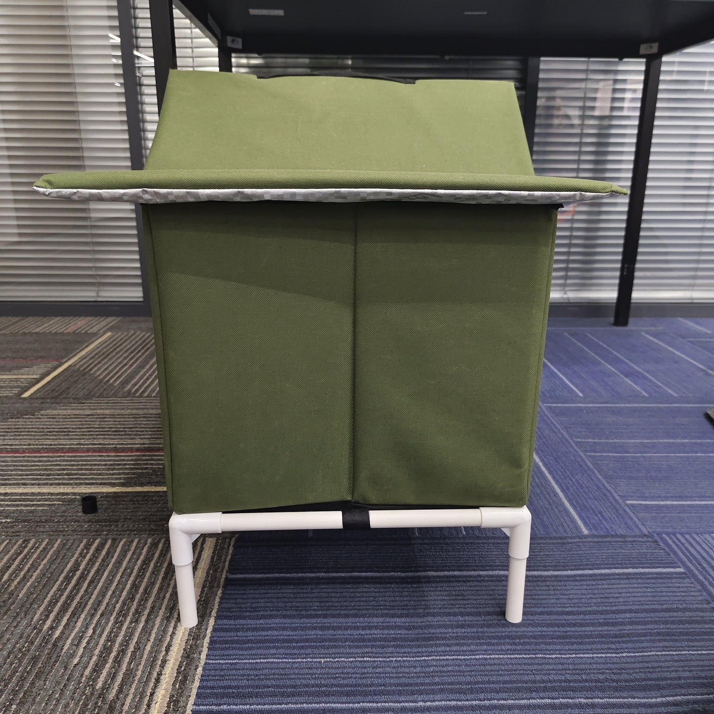 Outdoor Waterproof Cat House with Fixed Nest Warm and Thickened for Winter Comfort