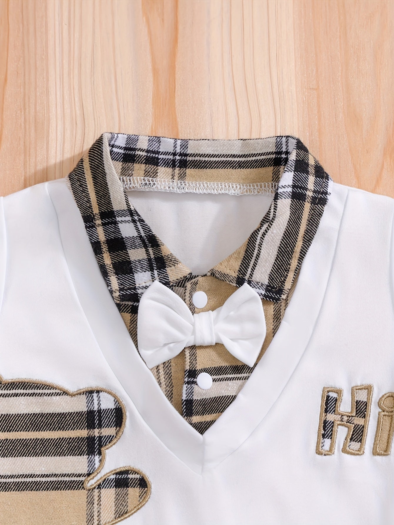 Two Piece Baby Set With Cartoon Bear Pattern And Embroidered Checkered Patches For Spring