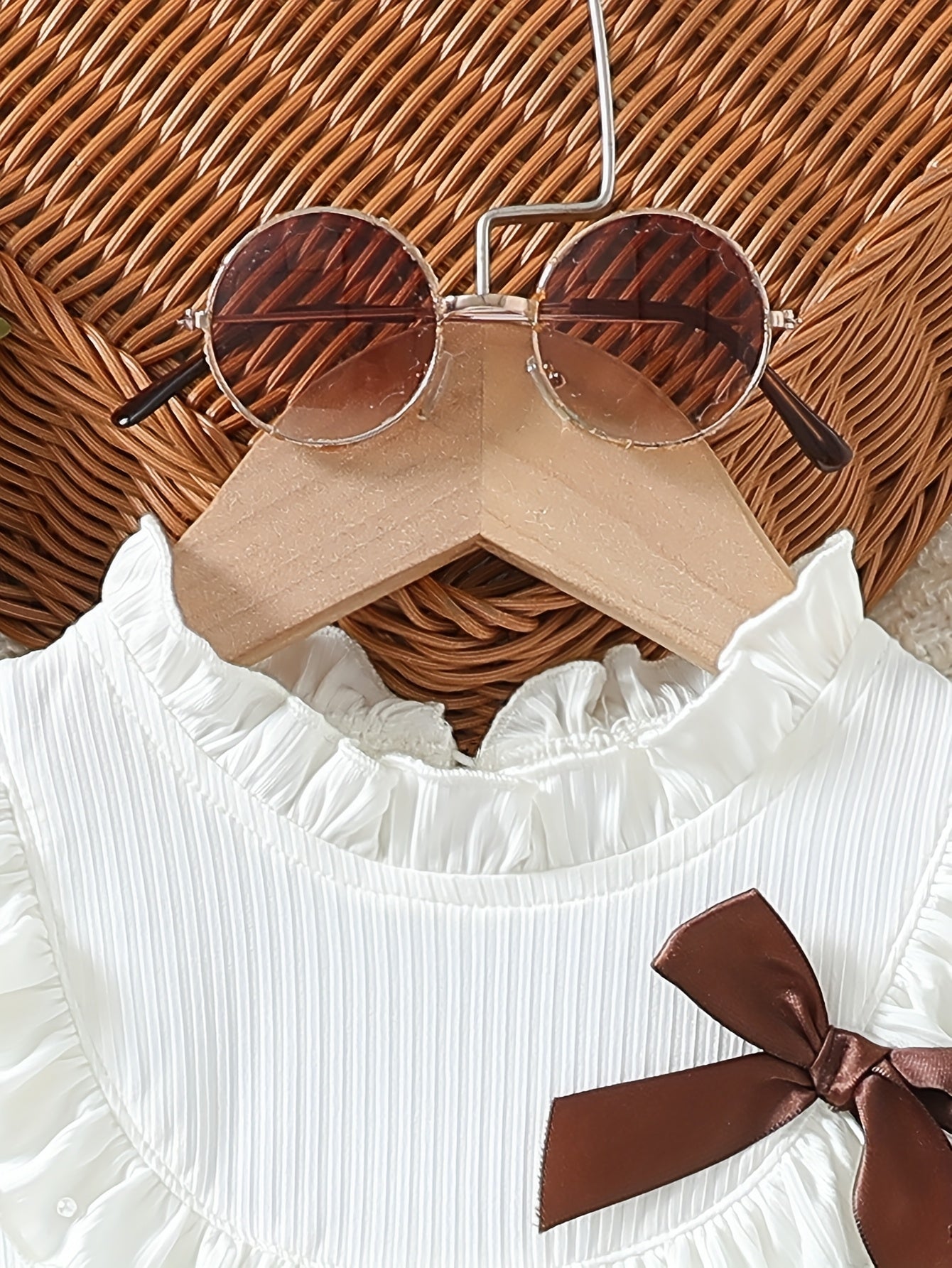 Sweet Short - Sleeved Ruffled Top In White Ribbed Fabric For Girls + Brown Pleated Short Skirt, for Outdoor