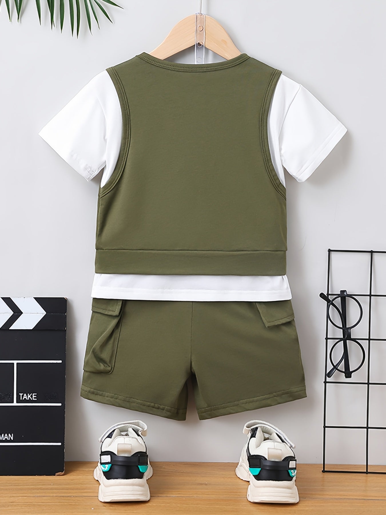 PatPat 2pcs Toddler Boy Trendy Patch Pocket Short-sleeve Cotton Top and Cargo Shorts Set, for Outdoor