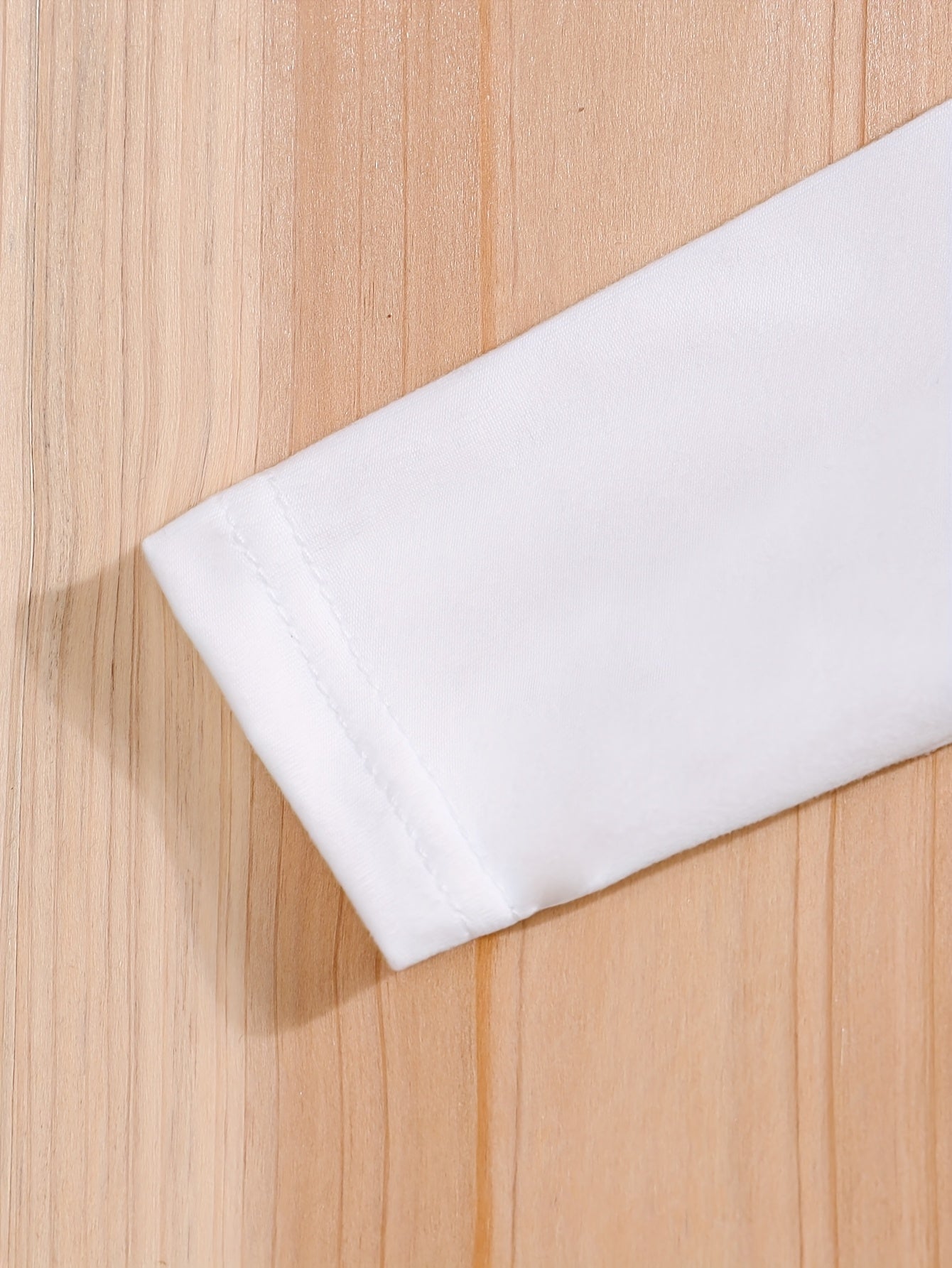 Two Piece Baby Set With Cartoon Bear Pattern And Embroidered Checkered Patches For Spring