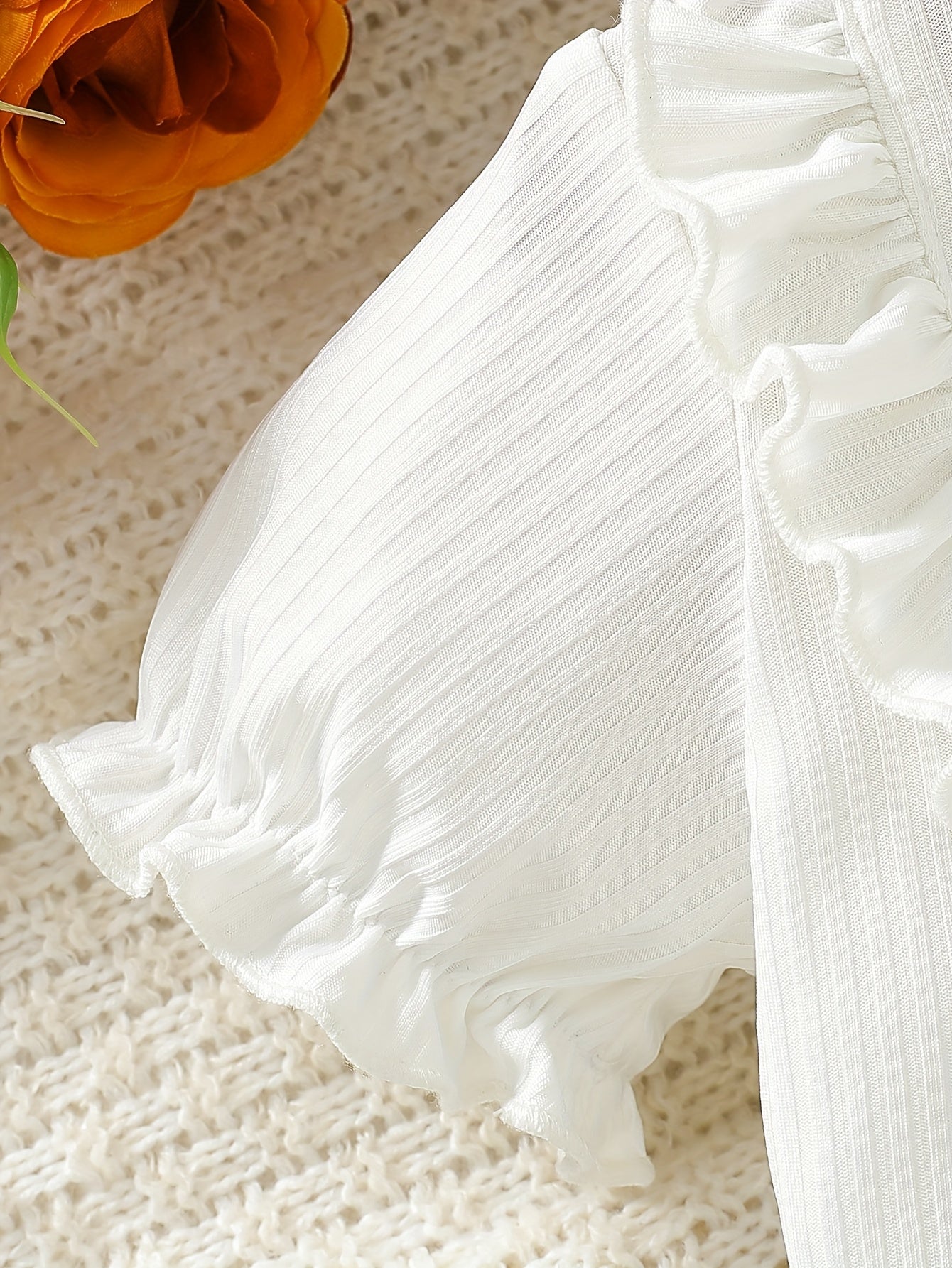 Sweet Short - Sleeved Ruffled Top In White Ribbed Fabric For Girls + Brown Pleated Short Skirt, for Outdoor