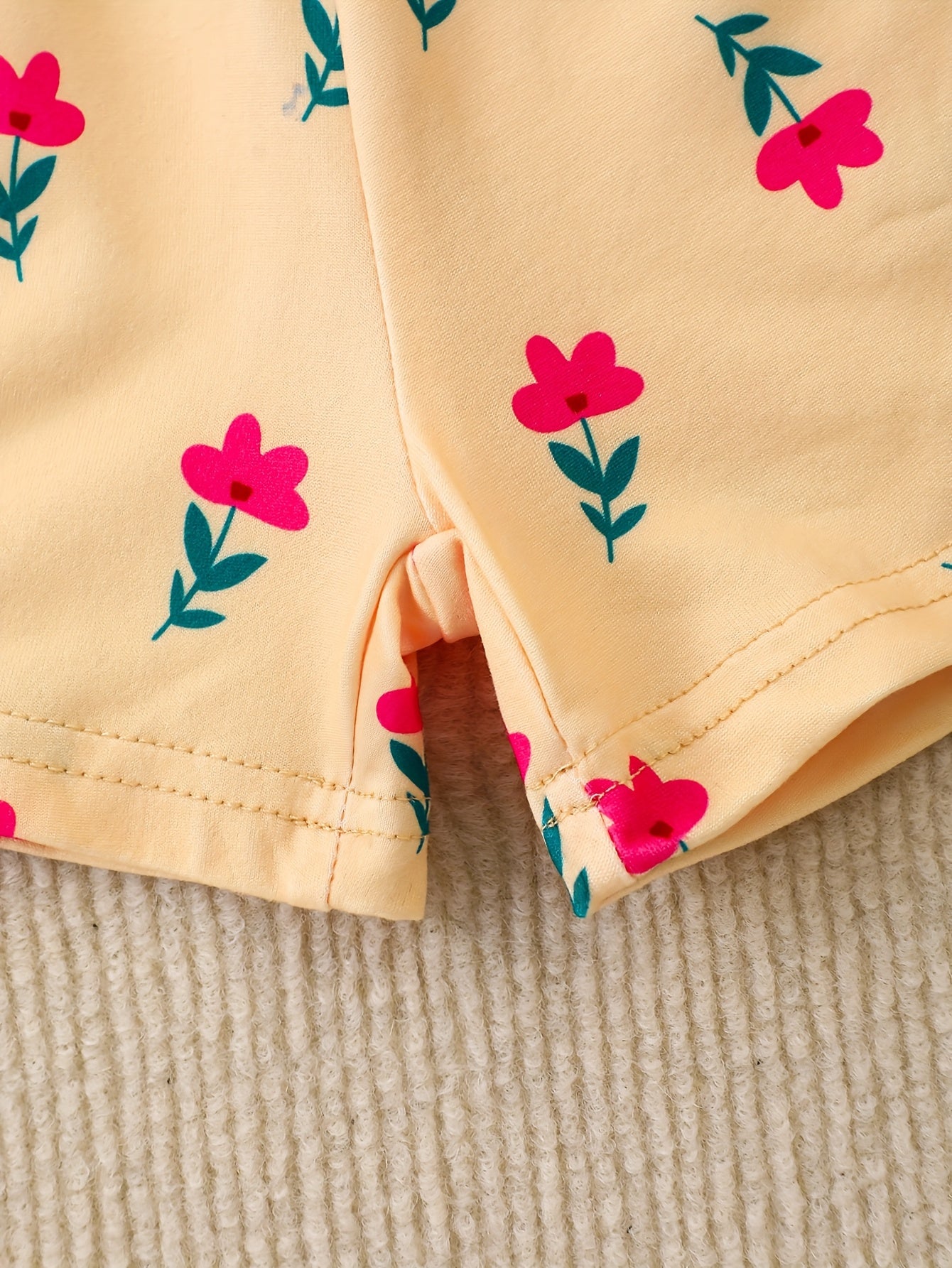 Ten-Piece Set of Girls' Casual Elephant Print Pattern Soft and Comfortable Needle Fabric Short Sleeve Shirt and Shorts Outfit, Perfect for Outdoor