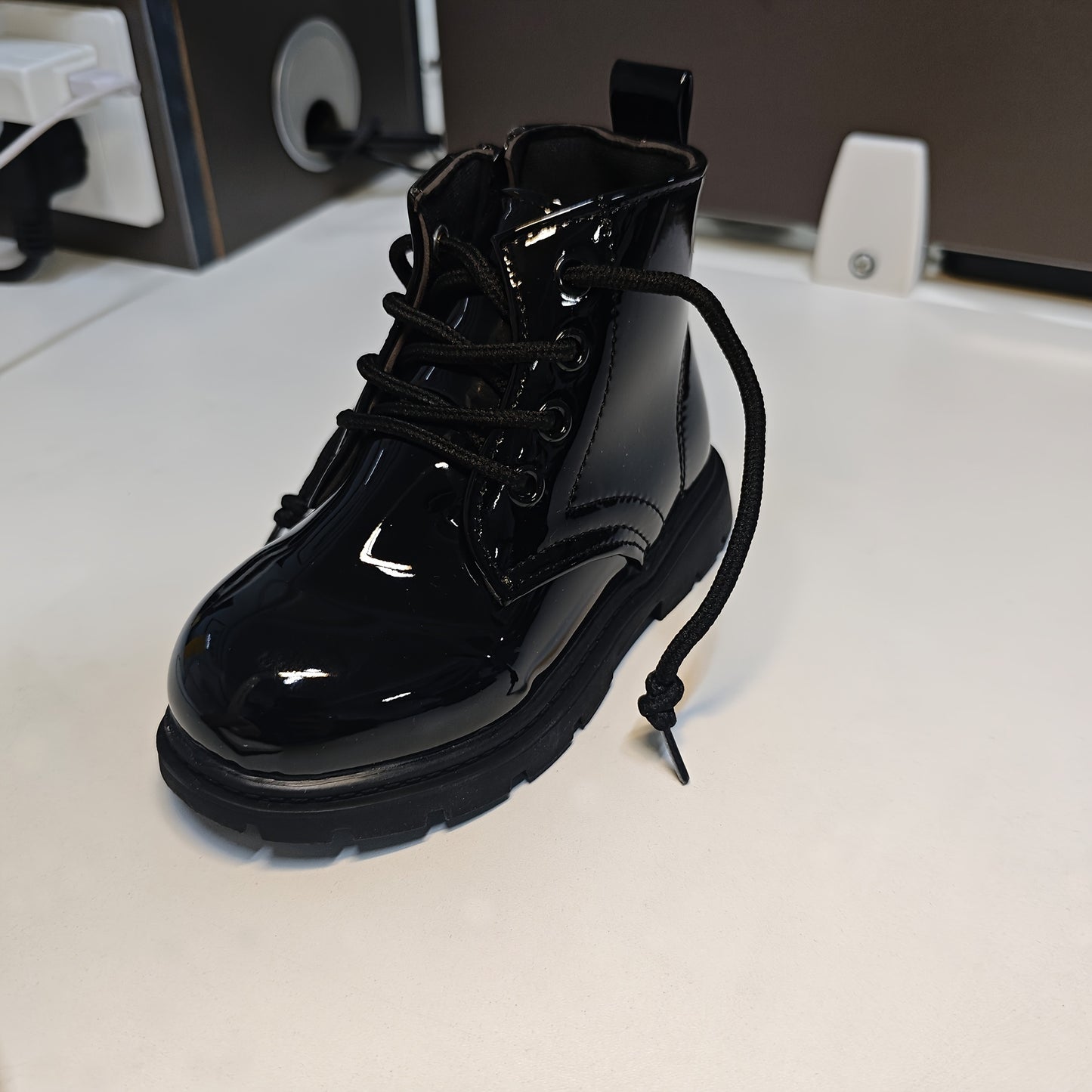 Preppy Style Solid Color Low Top Sneakers for Girls with Zipper Closure and Rubber Sole