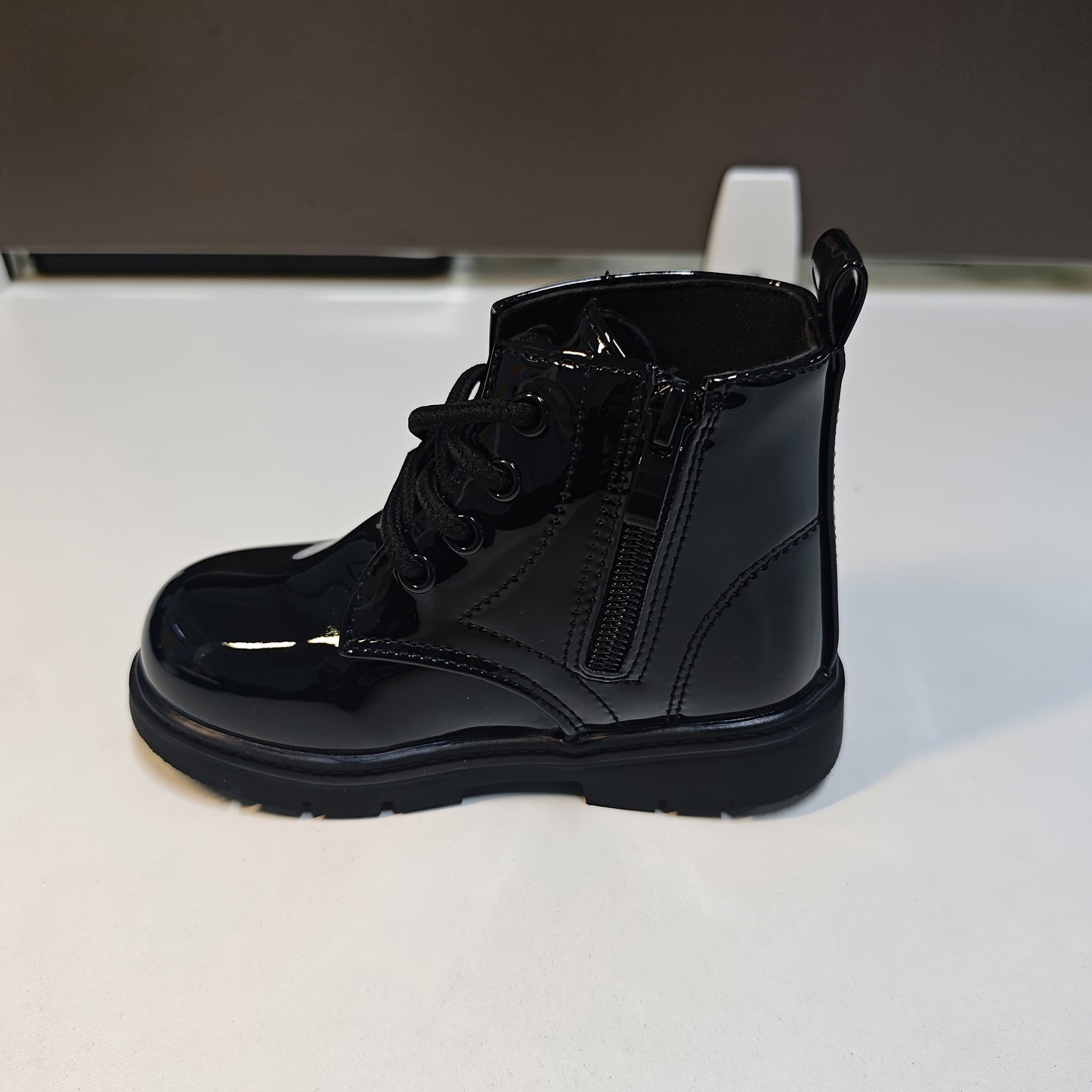 Preppy Style Solid Color Low Top Sneakers for Girls with Zipper Closure and Rubber Sole