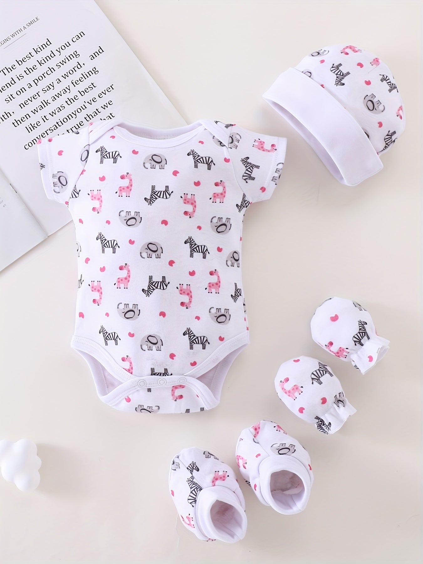 4pcs Set Children's Triangle Romper Baby Summer Fashion Short Sleeve Onesie 0.0-9.84ft Cute Giraffe Zebra Pattern Casual Bodysuit + Hat + Gloves + Socks, Newborn Gift Set, Perfect for Outdoor