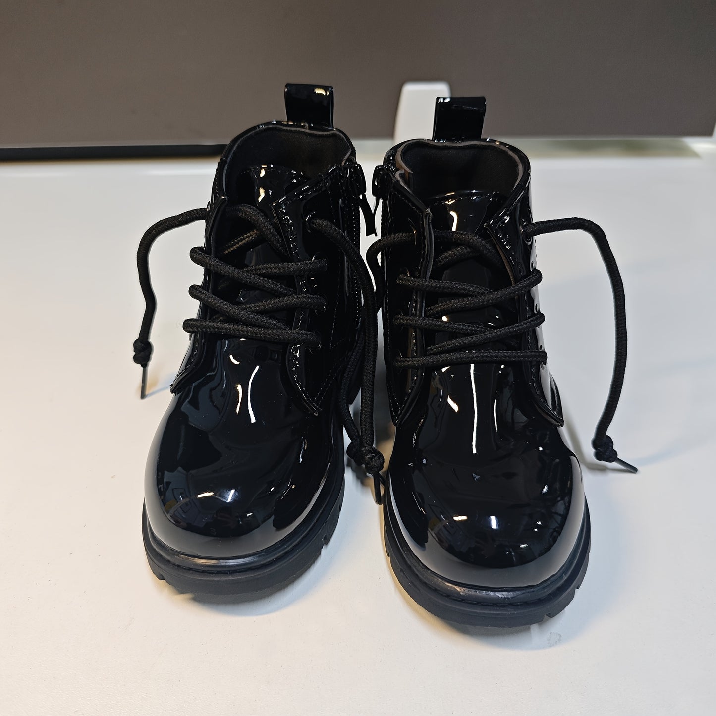 Preppy Style Solid Color Low Top Sneakers for Girls with Zipper Closure and Rubber Sole