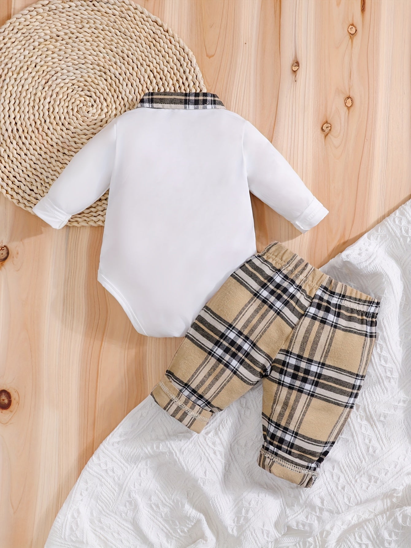 Two Piece Baby Set With Cartoon Bear Pattern And Embroidered Checkered Patches For Spring