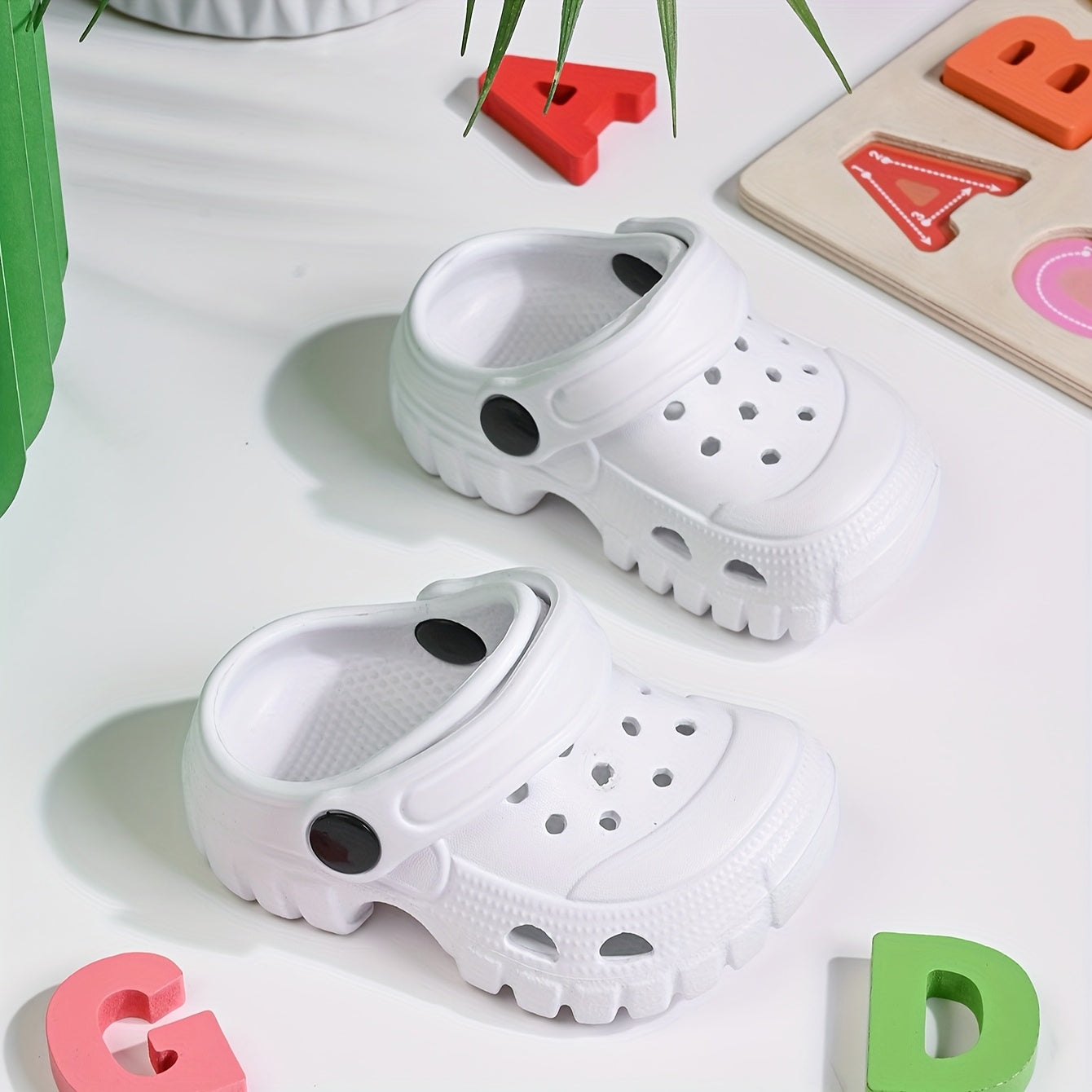 Kids' EVA Clogs - Breathable & Lightweight Thick Sole Shoes for Boys and Girls, Casual Street Style, Solid Color, All-Season Comfort, Easy Slip-On Design, Non-Slip Rubber Sole, Hand Washable, Cute Shoe