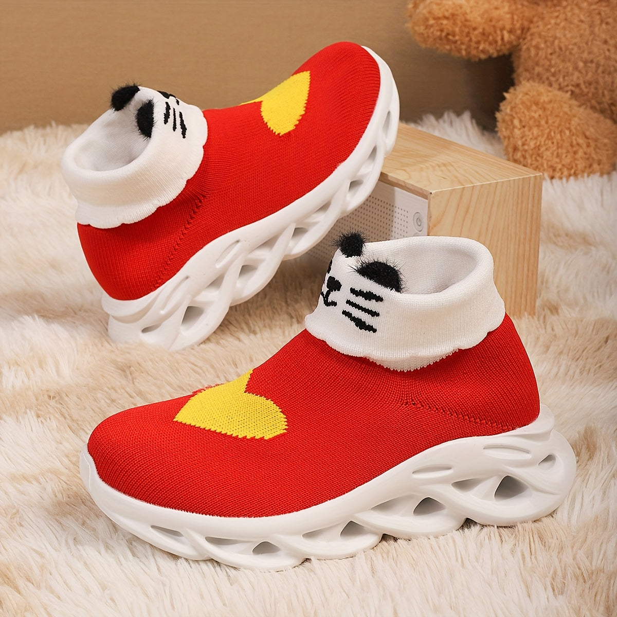 Youngsters Slip-On Sneakers Lightweight Breathable Knit Low-Top Sports Shoes for Kids