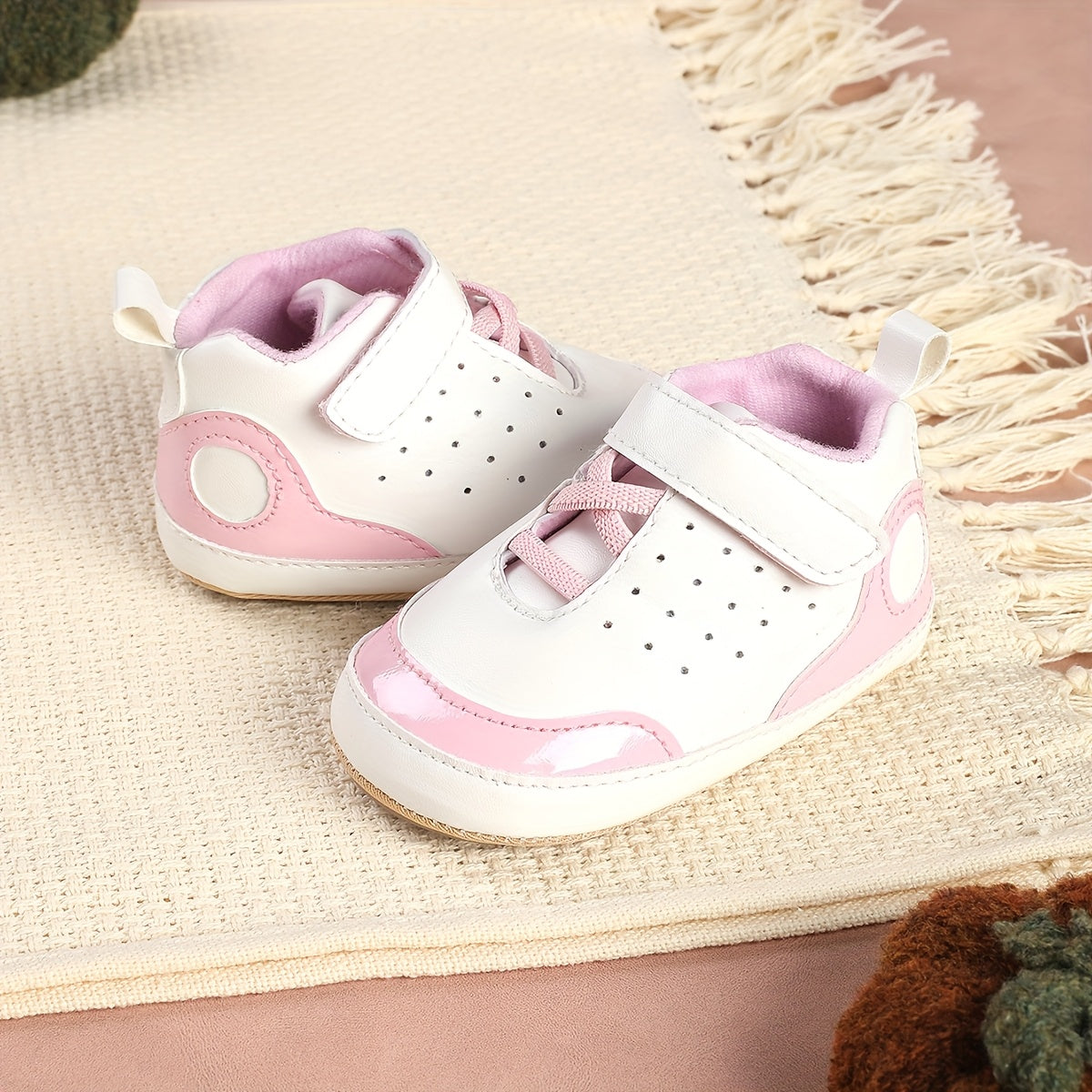Baby Toddler Shoes 0-12 Months Non Slip Closure Breathable White Color Block Sneakers