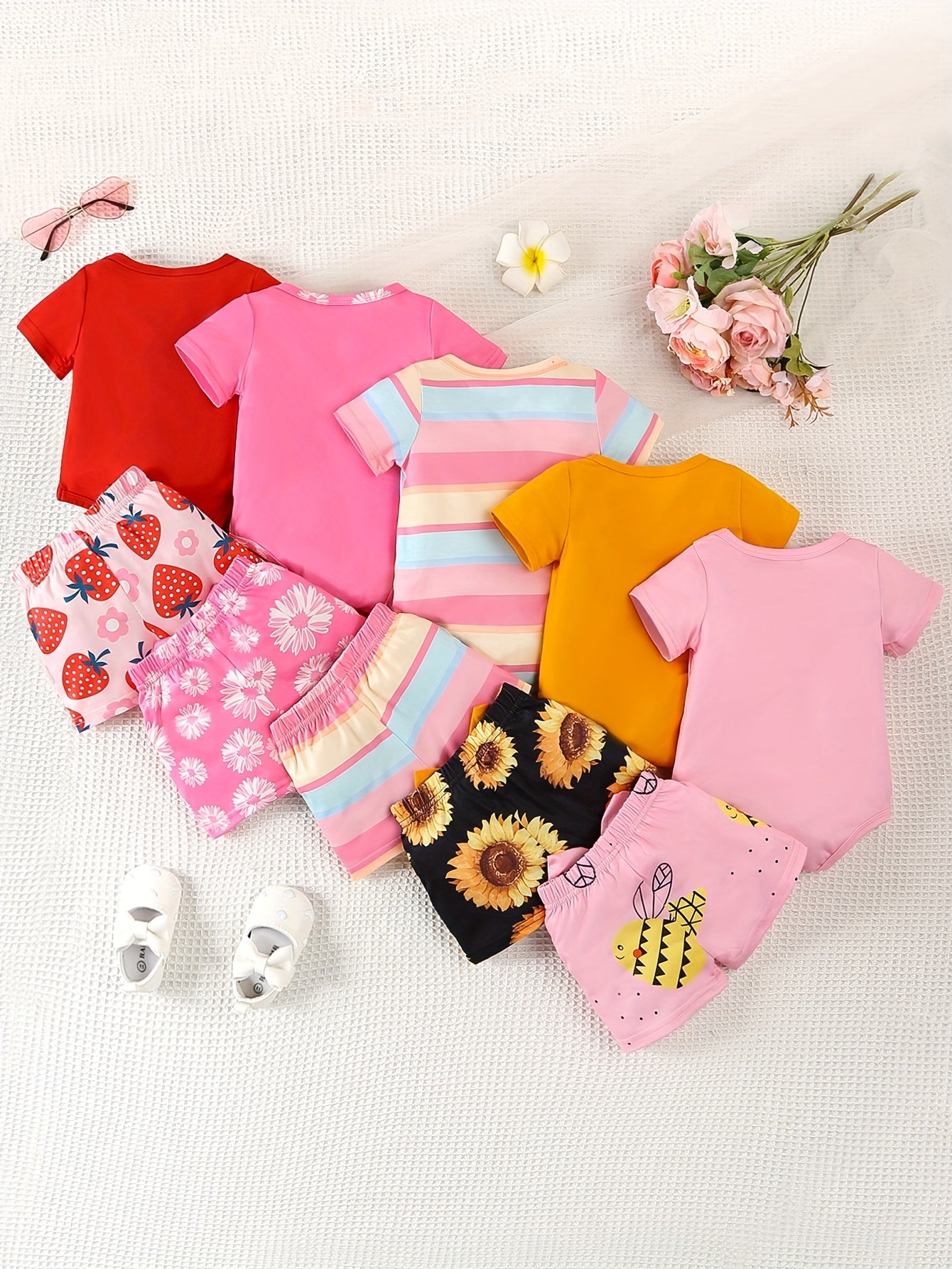 Three Random Sets Of Short Sleeved Summer Clothes And Shorts for Newborns, Perfect for Outdoor
