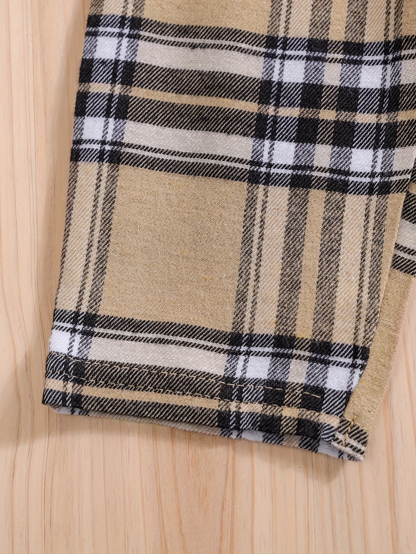 Two Piece Baby Set With Cartoon Bear Pattern And Embroidered Checkered Patches For Spring