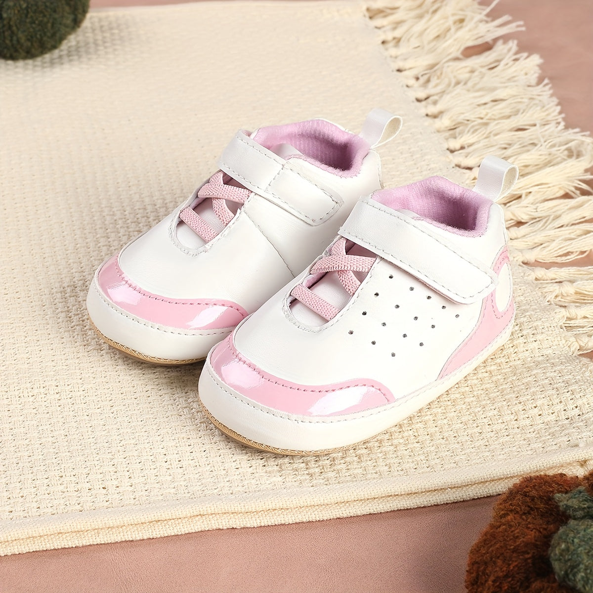 Baby Toddler Shoes 0-12 Months Non Slip Closure Breathable White Color Block Sneakers